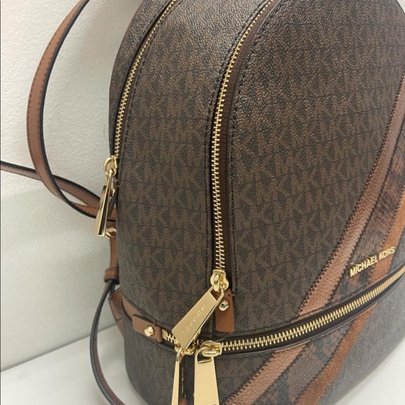 ❌SOLD❌Michael kors medium size backpack - Picture 2 of 6